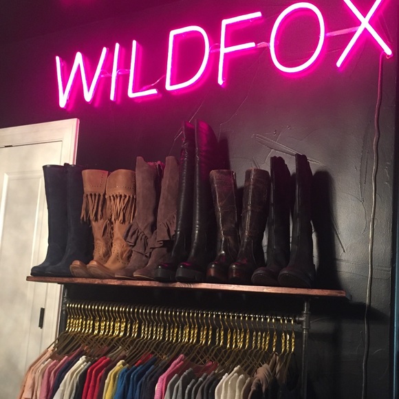 + WELCOME TO MY CLOSET! + - Picture 2 of 2